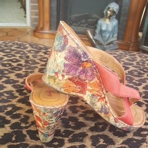 ❤HP❤Borrn Crown Tangerine Leather Wedge Size 10